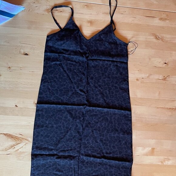 Women's Dress - Picture 1 of 9